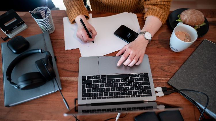Arbeitgeber sollen ihren Beschäftigten bis Mitte März Homeoffice ermöglichen.