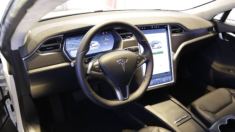 Plötzlich dunkel: Ältere Tesla-Modelle haben wohl Speicherprobleme.