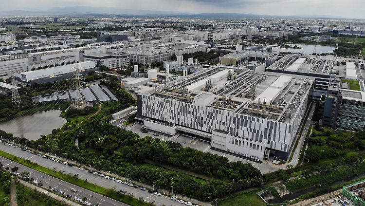 Nach dem Wunsch von Wirtschaftsminister Altmaier soll die Regierung in Taiwan im Chiphersteller TSMC Beine machen.