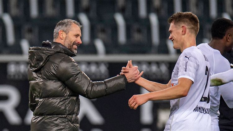 Am Ende durfte sich Marco Rose freuen: Auch ohne das schnell zurückgenommene Führungstor gewann seine Borussia gegen die andere.