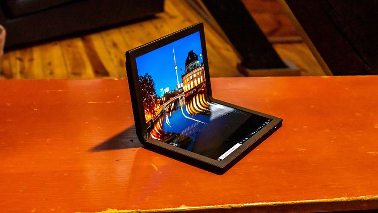 Das Lenovo Thinkpad X1 Fold hat ein prächtiges Falt-Display.