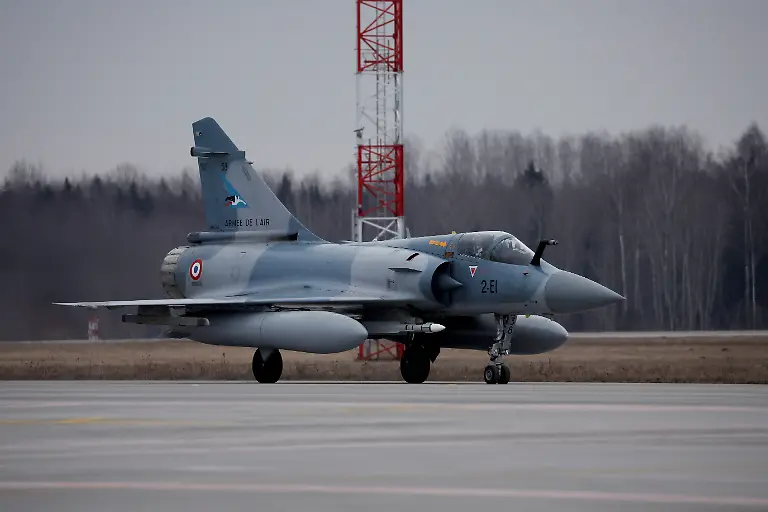 2022-03-18T193021Z-2007253476-RC235T9UML54-RTRMADP-3-UKRAINE-CRISIS-ESTONIA-FRANCE