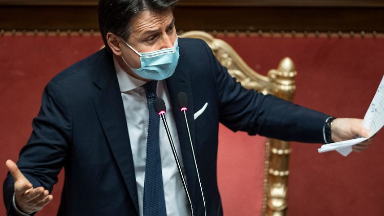 Conte bei der Vertrauensabstimmung im Senat. Die Krise trifft Italien inmitten der Corona-Pandemie.