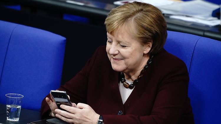 Kanzlerin Angela Merkel musste sich zunächst gedulden, bevor sie mit Biden sprechen konnte.