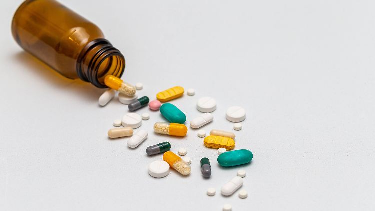 Laut WHO sterben jedes Jahr weltweit 700.000 Menschen an von Bakterien ausgelösten Infektionen, gegen die ein Antibiotikum nichts mehr ausrichten kann.