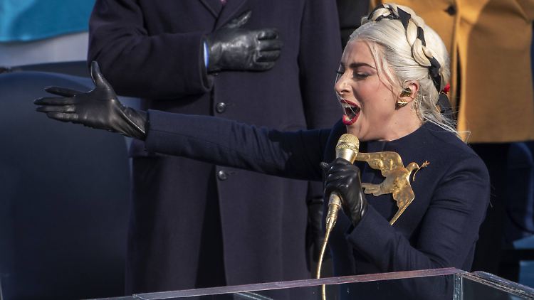 Bei der Amtseinführung von Joe Biden sang Lady Gaga die US-amerikanische Nationalhymne - ohne Maske, versteht sich.