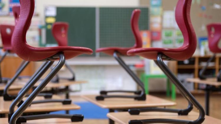 Die Klassenräume bleiben weiter leer - Rheinland-Pfalz verschiebt den Schulstart auf unbestimmte Zeit. 