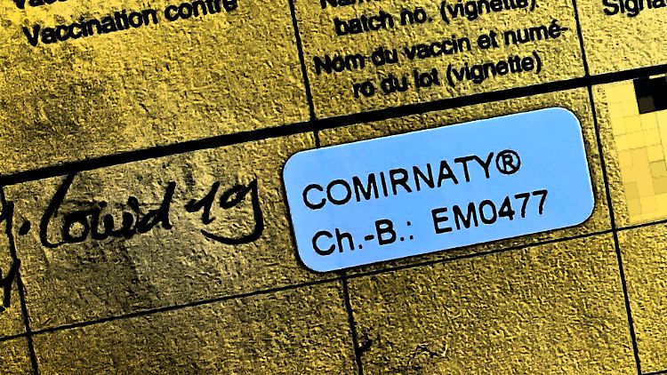 Comirnaty im Impfpass - das Covid-19-Vakzin von Biontech/Pfizer.