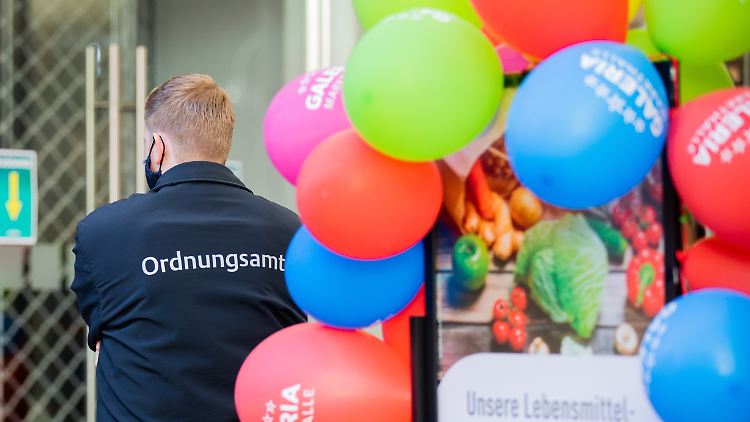 Die Gäste nahmen für die Geburtstagssause teilweise eine weite Anfahrt in Kauf.