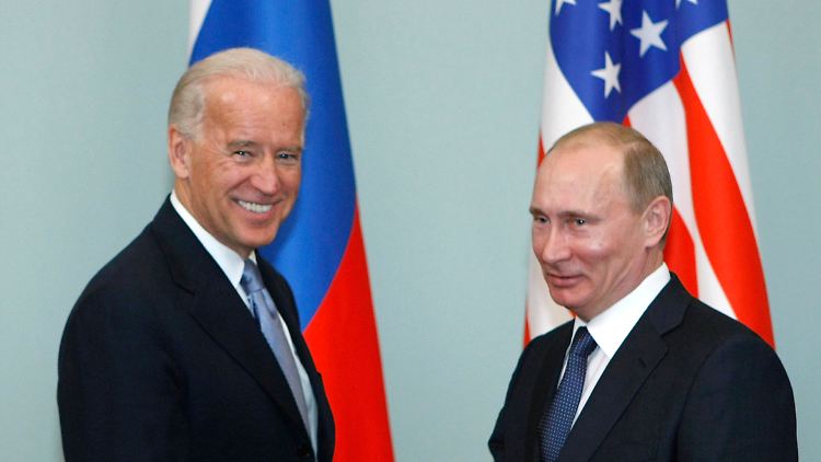 2011, als New Start abgeschlossen wurde, war Biden Vizepräsident, Putin Präsident.