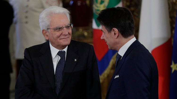 Mattarella und Conte bei der Vereidigung 2019 - möglicherweise bleibt der Regierungschef mit neuer Koalition im Amt.