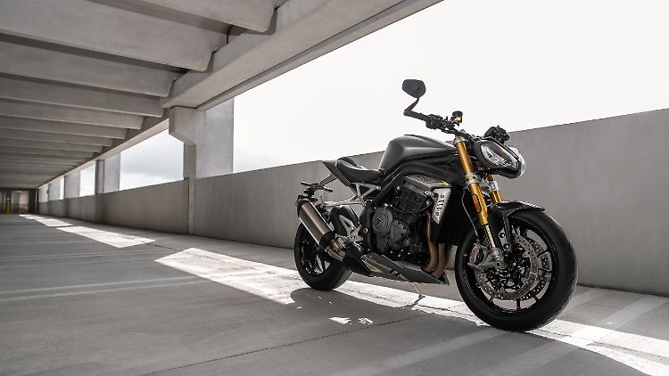Mit 180 PS und einem maximalen Drehmoment von 125 Newtonmetern reiht sich die Triumph Speed Triple 1200 RS ganz vorne ein.