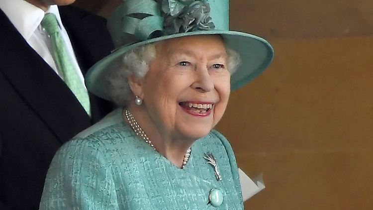 Die Queen sucht jemanden, der sich mit den sozialen Medien auskennt.