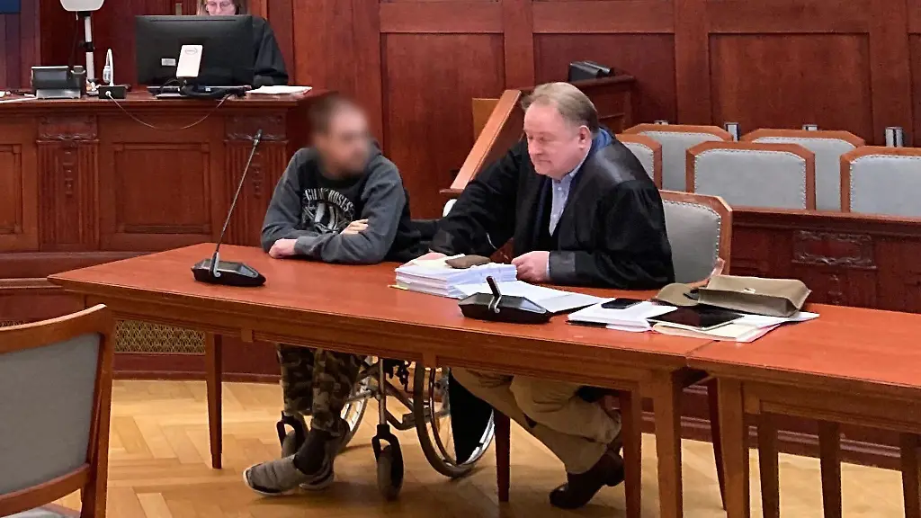 Der-Angeklagte-soll-in-der-WG-laut-Staatsanwaltschaft-das-Sagen-gehabt-haben-Der-41-Jaehrige-ist-wegen-Anstiftung-zum-Mord-und-gefaehrlicher-Koerperverletzung-angeklagt