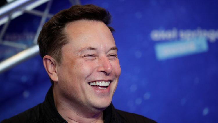 Zahltag für Leerverkäufer: Elon Musk kann sich darüber amüsieren.