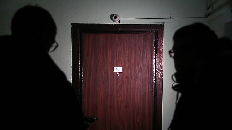 In der durchsuchten Wohnung befanden sich Nawalnys Frau und einer seiner Brüder.
