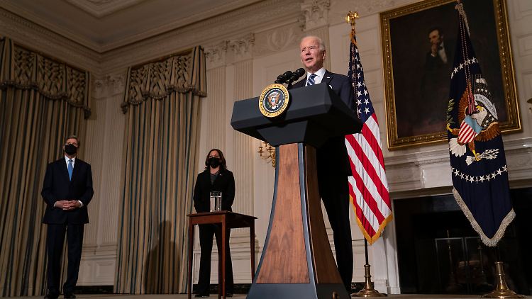 Biden kritisierte den "Schaden", der unter der Vorgängerregierung von Präsident Trump angerichtet worden sei. 