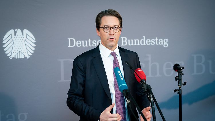 Geht es nach Andreas Scheuer, sollen fossile Verbrenner ab 2035 der Geschichte angehören.