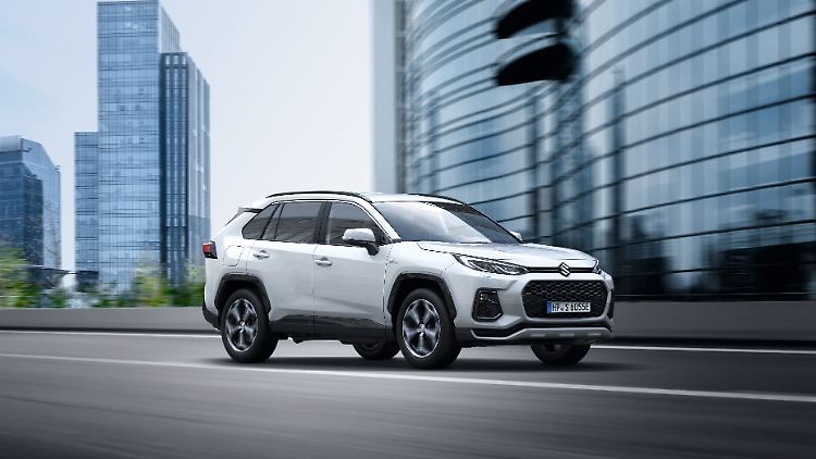 Um den Across vom Toyota RAV4 abzusetzen, hat Suzuki ihm einen neuen Kühlergrill verpasst.