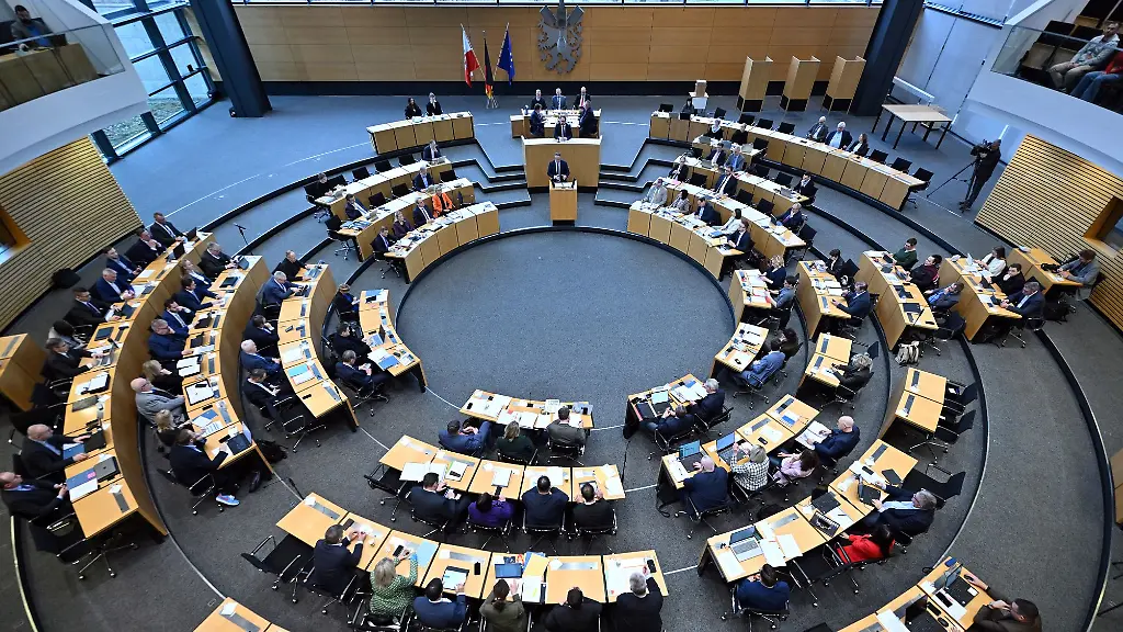 Im-September-waehlten-die-Thueringer-das-aktuelle-Parlament-Nun-gibt-es-eine-neue-Umfrage