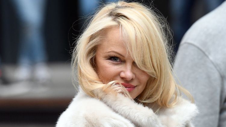 Kehrt Instagram & Co. den Rücken: Pamela Anderson.