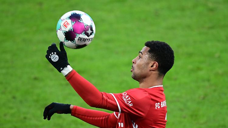 Serge Gnabry tut sich zum ersten Mal in seiner Zeit beim FC Bayern mächtig schwer.
