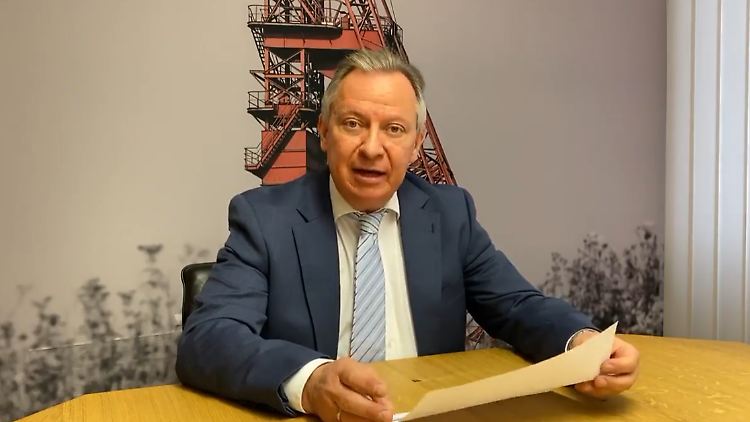 Das rheinische Motto "alles Scheiße, deine Emma" könne allerdings auch nicht die Lösung sein, sagt Stephan Pusch trotz allen Frusts.