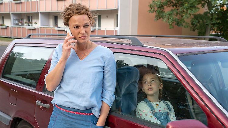 Bricht den eben erst begonnenen Resturlaub mit Tochter Alma wegen eines Mordes ab: Kommissarin Lenski (Maria Simon).