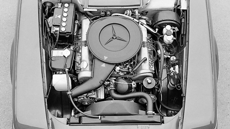 Neu entwickelte V8-Motoren, die keine Kostverächter waren, treiben die SL-Modelle an.