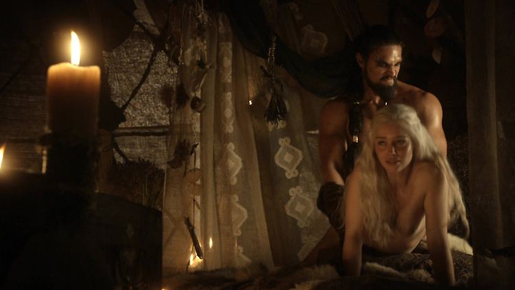 Es dürften Szenen wie diese mit Emilia Clarke als Daenerys Targaryen sein, die Merchant Probleme bereiteten.