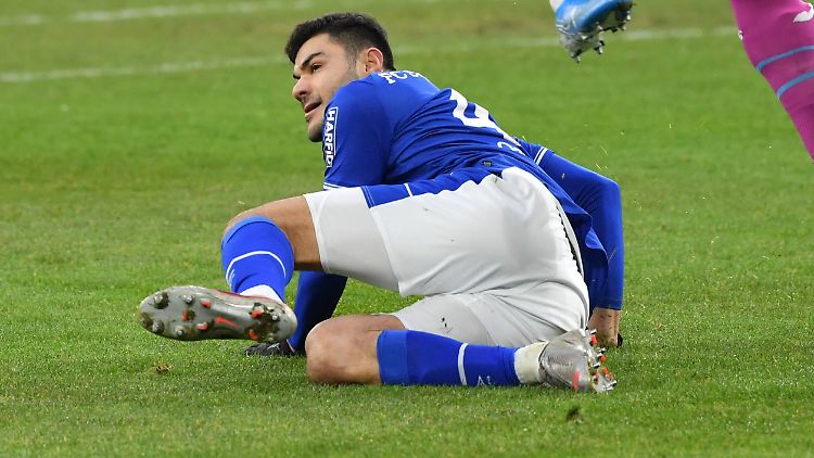 Kabak sticht aus dem schwachen Schalker Team kaum heraus.