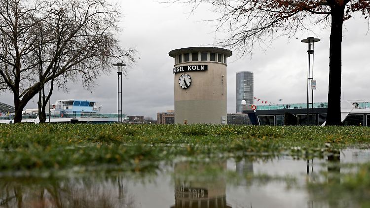 Auch am Pegel Köln steigt das Wasser.