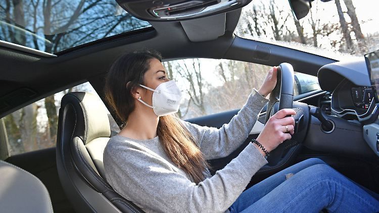 In Pandemie-Zeiten bevorzugen viele die Fahrt im eigenen Auto, statt den ÖPNV zu nutzen.