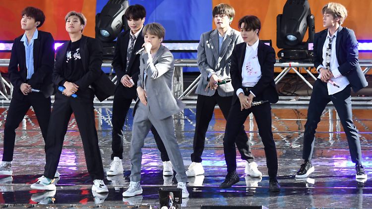 Den höchsten Preis erzielten T-Shirts und Hosen der Boygroup BTS (hier bei einem Auftritt im Mai 2019).