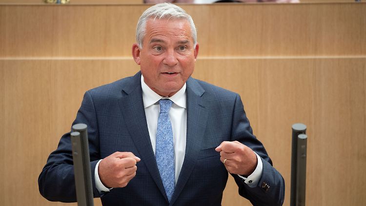 Baden-Württembergs Innenminister Strobl will Quarantänebrecher zwangsweise in einem Krankenhaus unterbringen.