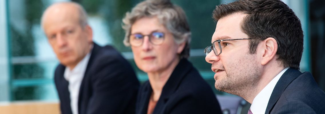 Sehen ihre Parteien im Nachteil: Die Parlamentarischen Geschäftsführer von FDP und Grünen, Marco Buschmann und Britta Haßelmann, sowie der Linken-Rechtsexperte Friedrich Straetmanns (l.).