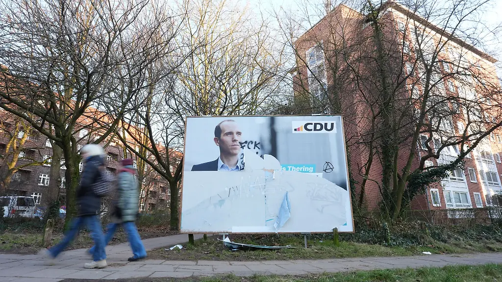 Viele-Wahlplakate-der-CDU-wurden-zerstoert-oder-beschmiert