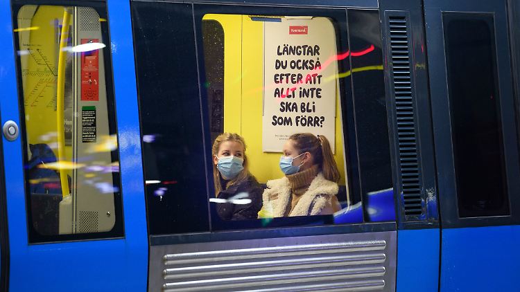 Schweden sollen in den Stoßzeiten in öffentlichen Verkehrsmitteln Masken tragen, müssen es aber nicht.