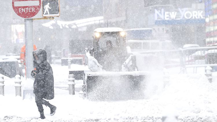 In New York City sind fast nur noch Räumfahrzeuge unterwegs.