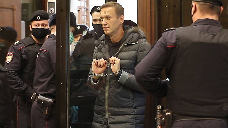Hat, während ihm in Berlin das Leben gerettet wurde, angeblich gegen Bewährungsauflagen verstoßen: der russische Kremlkritiker Alexej Nawalny.