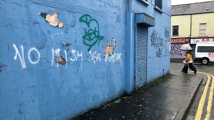 "Keine Meeresgrenze zu Irland" - für den Warentransport zwischen Nordirland und Großbritannien gibt es seit dem Brexit Zollkontrollen.