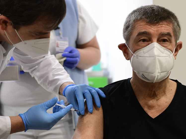 Gut geschützt: Tschechiens Premier Babiš hat bereits eine vollständige Corona-Schutzimpfung erhalten.