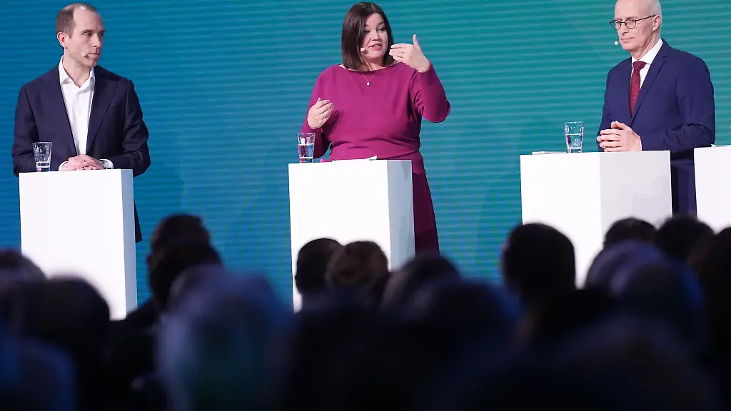 Das-erste-Triell-der-Spitzenkandidaten-von-SPD-Gruenen-und-CDU-war-laut-einer-Umfrage-unter-Zuschauern-unentschieden-ausgegangen