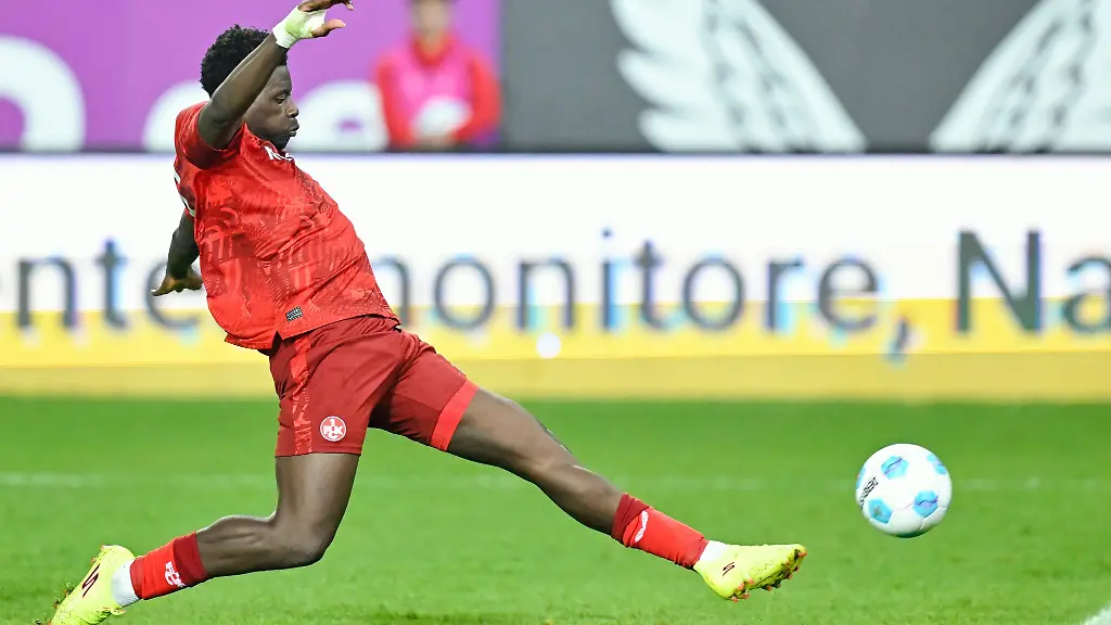 Ragnar-Ache-wird-wohl-auch-in-der-Rueckrunde-fuer-den-1-FC-Kaiserslautern-auf-Torejagd-gehen