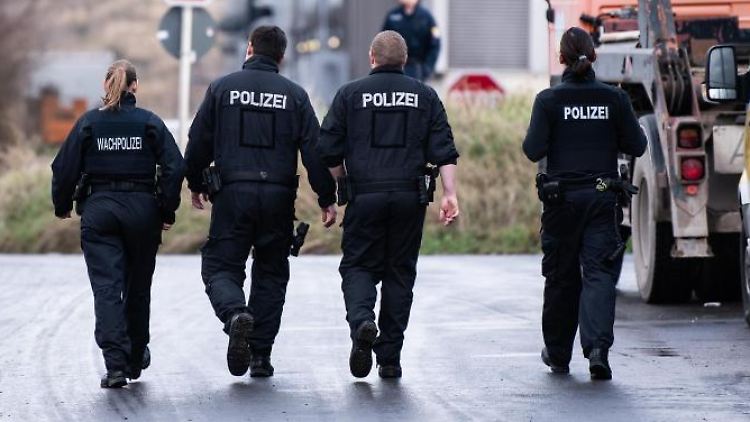 Den Impfstoff für die Polizisten zwackte der Landkreis aus der Reserve ab, der für Zweitimpfungen vorbehalten war.