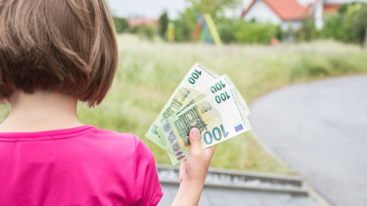 Geld für Familien fließt oft direkt zurück in die Wirtschaft.
