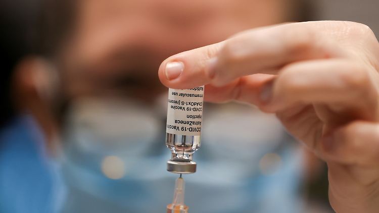Nach einer Dosis reduzierte die Impfung die Zahl der positiven Tests erheblich.