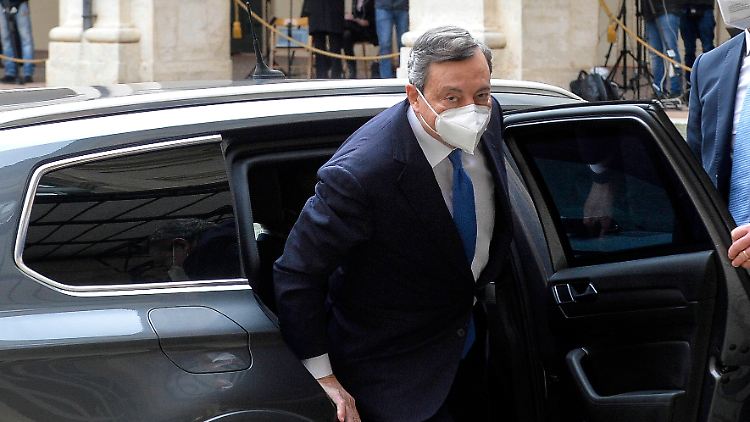 Draghi bei seiner Ankunft am Präsidentenpalast.