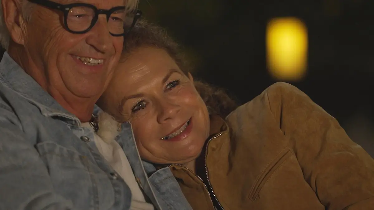 Franz-und-Sylvia-geniessen-ihr-Dreamdate-in-vollen-Zuegen