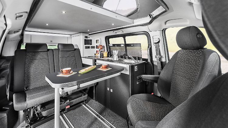 Der Van-Tourer Urban ist vom 6-Sitzer über das mobile Büro bis hin zum Camping-Fahrzeug für vier Personen wandelbar.